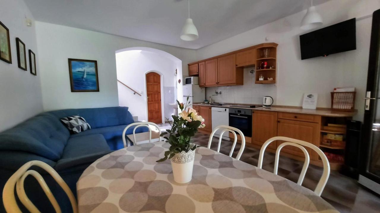 Biker Holiday Home Балатонакараттьо Екстер'єр фото