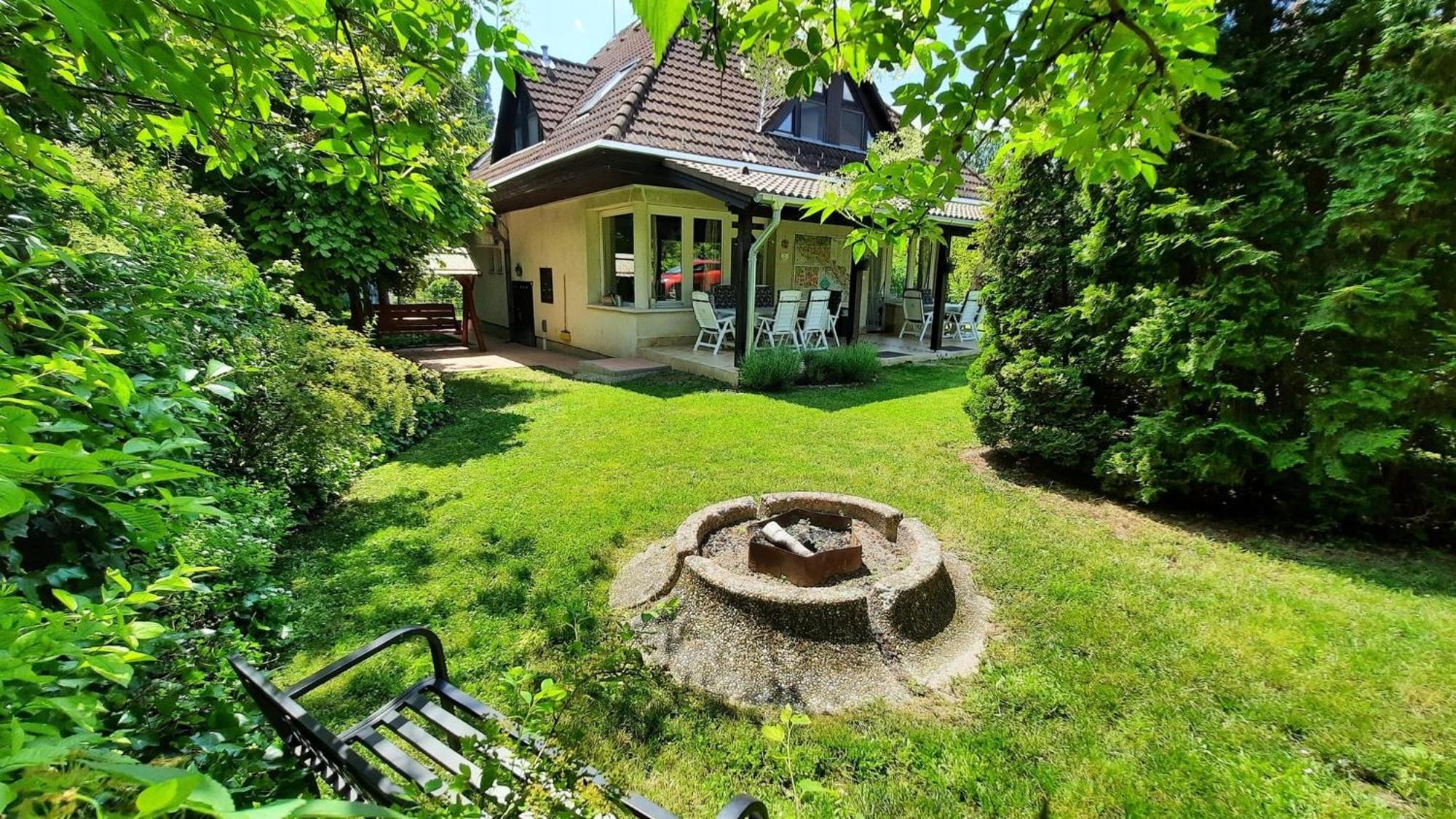 Biker Holiday Home Балатонакараттьо Екстер'єр фото